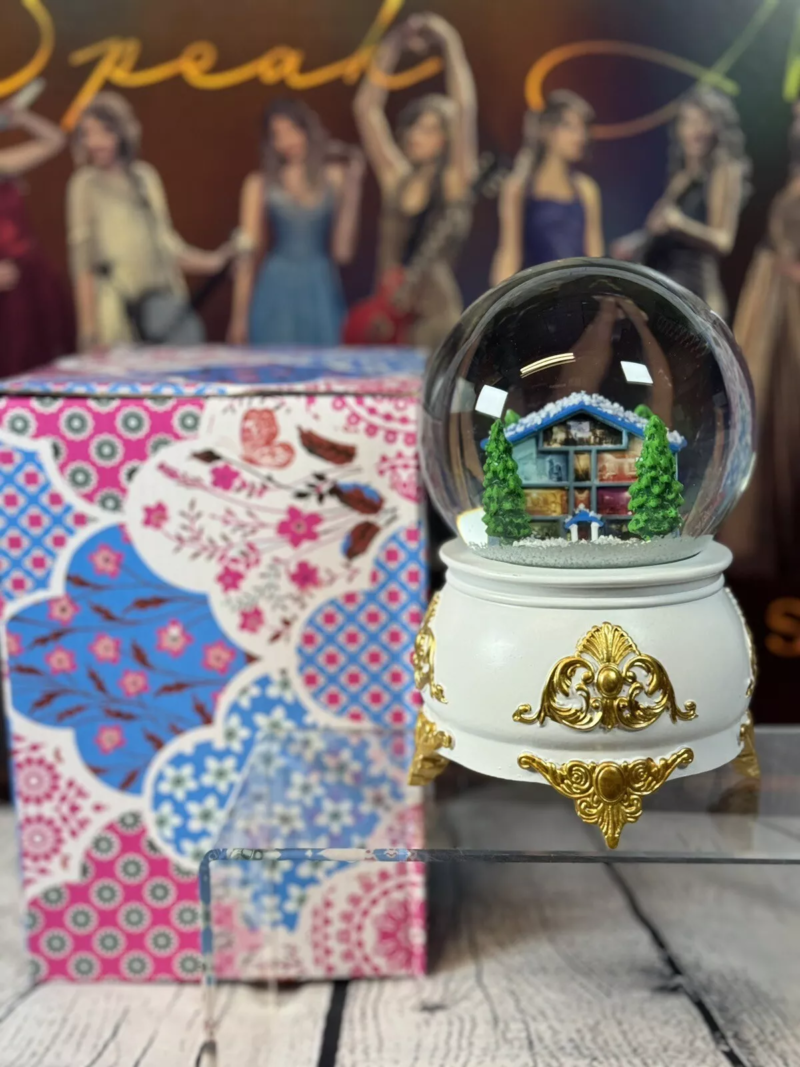 Taylor Swift Official Lover House 2023 Snow Globe Snowglobe - Image 6